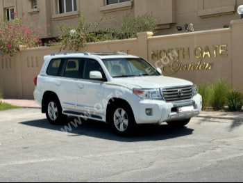 Toyota  Land Cruiser  VXR  2015  Automatic  340,000 Km  8 Cylinder  Four Wheel Drive (4WD)  SUV  White