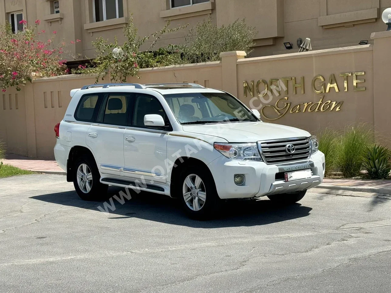 Toyota  Land Cruiser  VXR  2015  Automatic  340,000 Km  8 Cylinder  Four Wheel Drive (4WD)  SUV  White