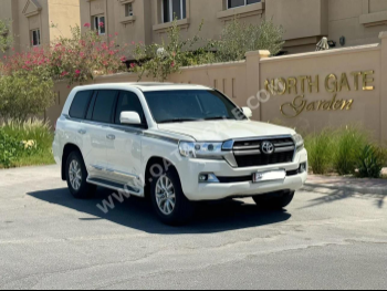 Toyota  Land Cruiser  GXR  2021  Automatic  180,000 Km  8 Cylinder  Four Wheel Drive (4WD)  SUV  White