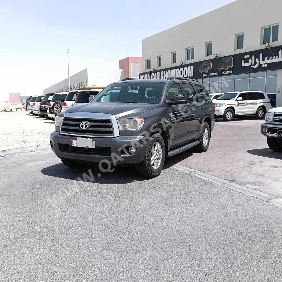 تويوتا  سكويا  اس ار 5  2014  اوتوماتيك  230,000 كم  8 سلندر  دفع رباعي  اس يو في  رمادي