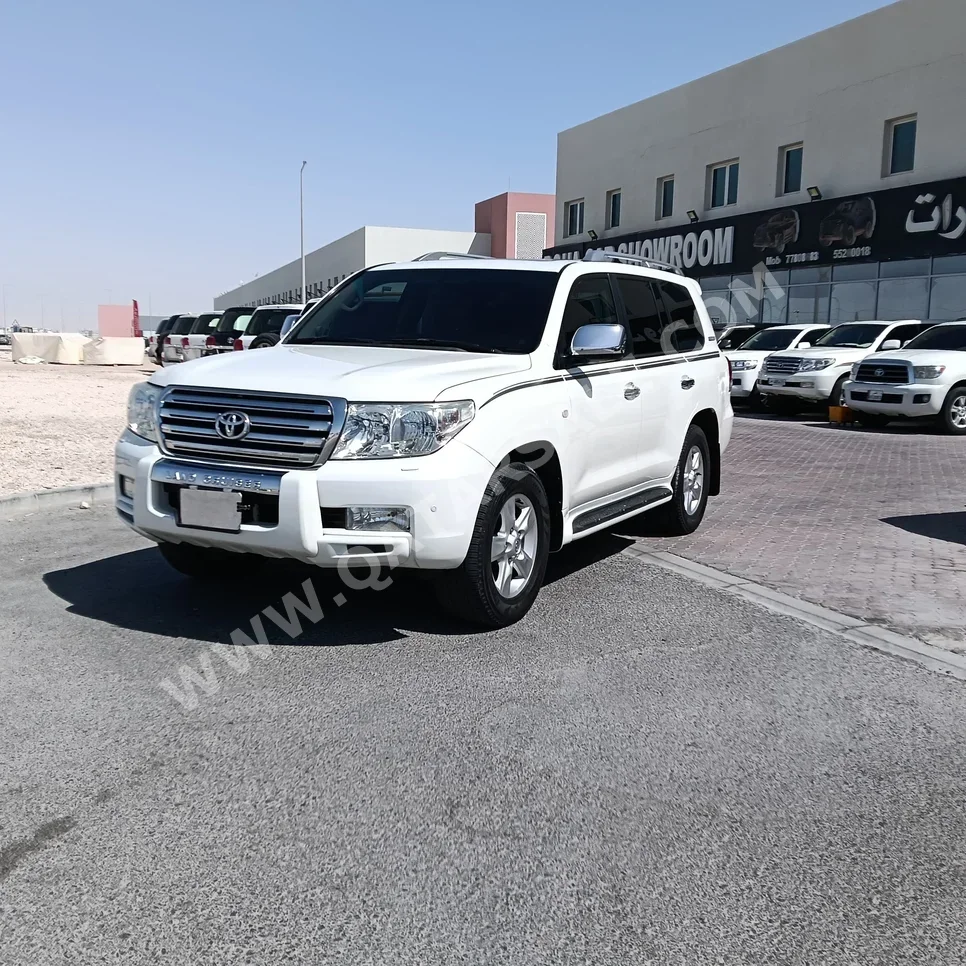Toyota  Land Cruiser  VXR  2011  Automatic  173,000 Km  8 Cylinder  Four Wheel Drive (4WD)  SUV  White