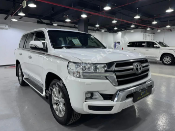 Toyota  Land Cruiser  GXR  2019  Automatic  260,000 Km  8 Cylinder  Four Wheel Drive (4WD)  SUV  White