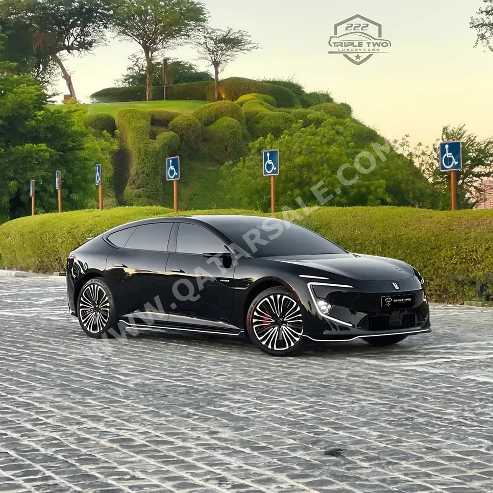 Avatr  12  2025  Automatic  3,500 Km  4 Cylinder  All Wheel Drive (AWD)  Sedan  Black
