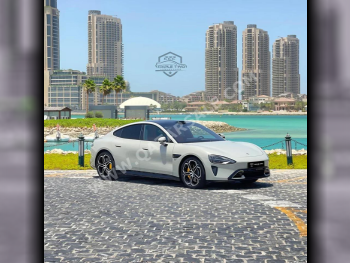 Xiaomi  SU7  Max  2025  Automatic  650 Km  4 Cylinder  Front Wheel Drive (FWD)  Sedan  White