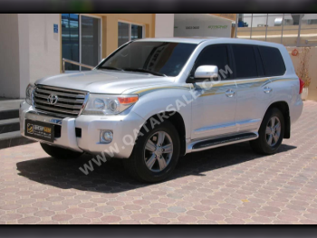 Toyota  Land Cruiser  VXR  2014  Automatic  370,000 Km  8 Cylinder  Four Wheel Drive (4WD)  SUV  Silver