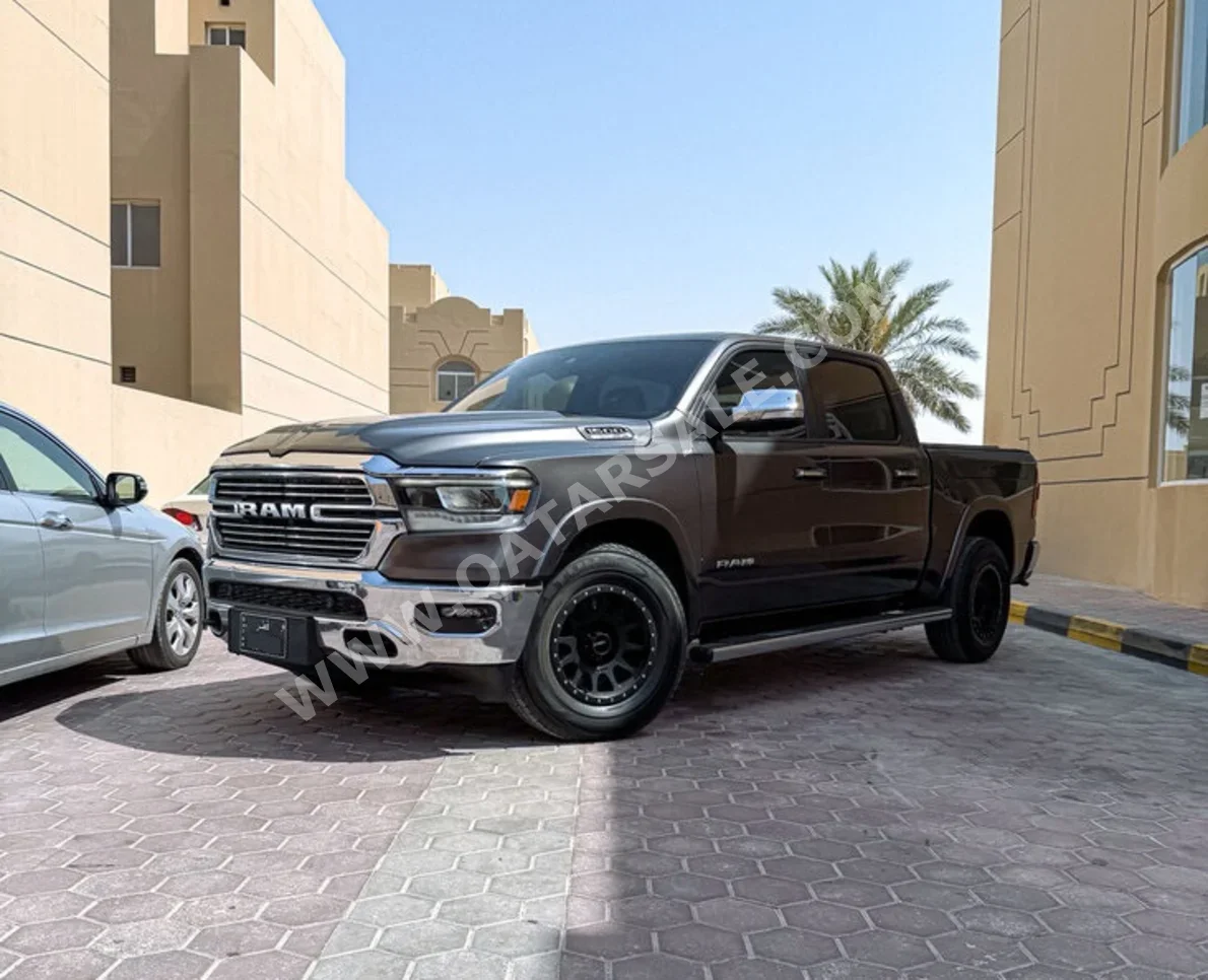 دودج  رام  لاراميي  2021  اوتوماتيك  99,000 كم  8 سلندر  دفع رباعي  بيكب  رمادي  تحت الضمان