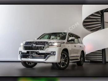 Toyota  Land Cruiser  VXR  2019  Automatic  183,000 Km  8 Cylinder  Four Wheel Drive (4WD)  SUV  White