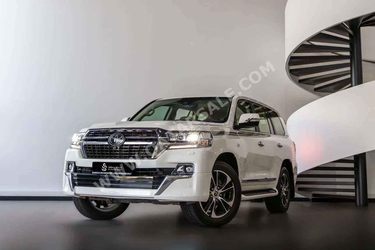 Toyota  Land Cruiser  VXR  2019  Automatic  183,000 Km  8 Cylinder  Four Wheel Drive (4WD)  SUV  White