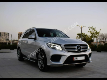 Mercedes-Benz  GLE  400  2016  Automatic  64,000 Km  6 Cylinder  Four Wheel Drive (4WD)  SUV  Gray and Black