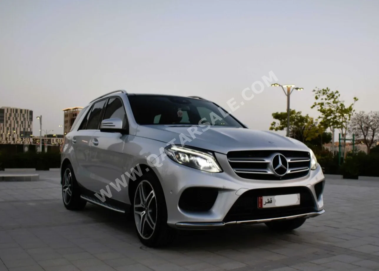 Mercedes-Benz  GLE  400  2016  Automatic  64,000 Km  6 Cylinder  Four Wheel Drive (4WD)  SUV  Gray and Black