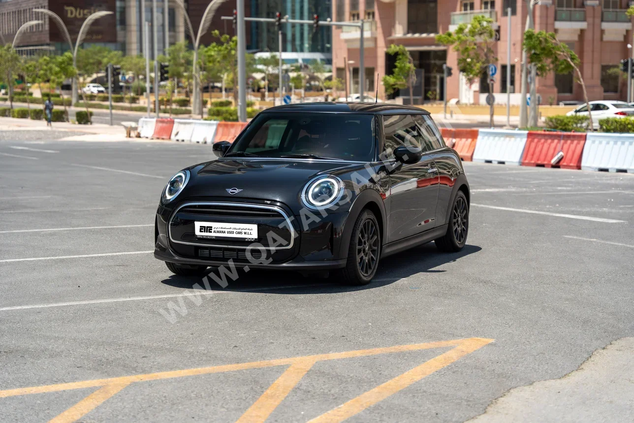Mini  Cooper  2024  Automatic  27,800 Km  4 Cylinder  Front Wheel Drive (FWD)  Hatchback  Black  With Warranty