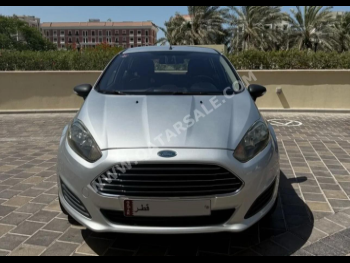 فورد  فيستا  2014  اوتوماتيك  66,610 كم  4 سلندر  هاتشباك  فضي