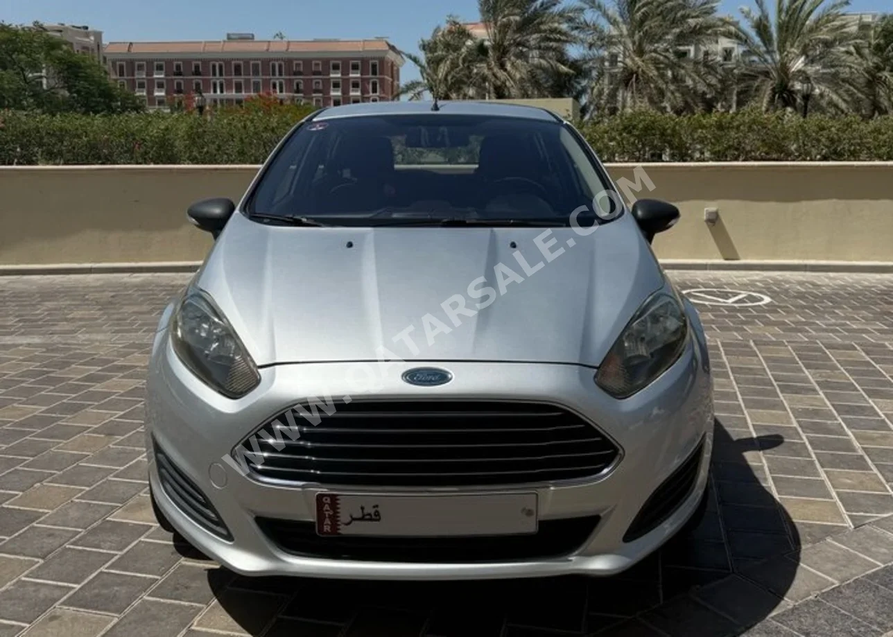 فورد  فيستا  2014  اوتوماتيك  66,610 كم  4 سلندر  هاتشباك  فضي