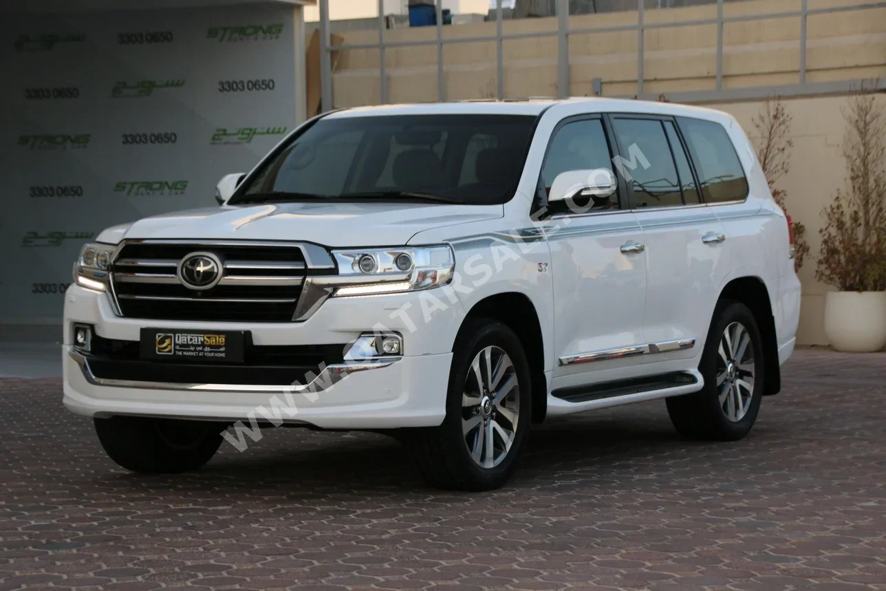 Toyota  Land Cruiser  VXR  2019  Automatic  94,000 Km  8 Cylinder  Four Wheel Drive (4WD)  SUV  White