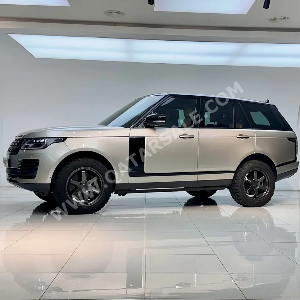 Land Rover  Range Rover  Vogue SE  2018  Automatic  122,000 Km  8 Cylinder  Four Wheel Drive (4WD)  SUV  Silver
