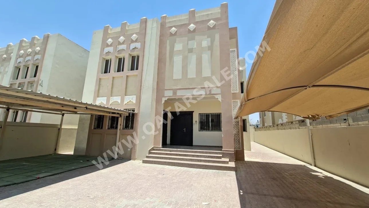 Family Residential  - Semi Furnished  - Al Rayyan  - Izghawa  - 5 Bedrooms