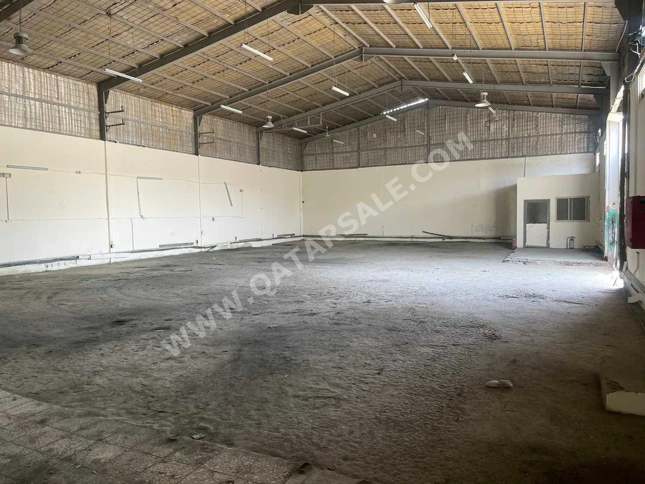 Warehouses & Stores - Al Wakrah  - Industrial Area  -Area Size: 750 Square Meter