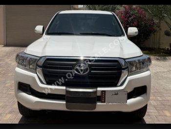 Toyota  Land Cruiser  GX  2017  Automatic  170,000 Km  6 Cylinder  Four Wheel Drive (4WD)  SUV  White