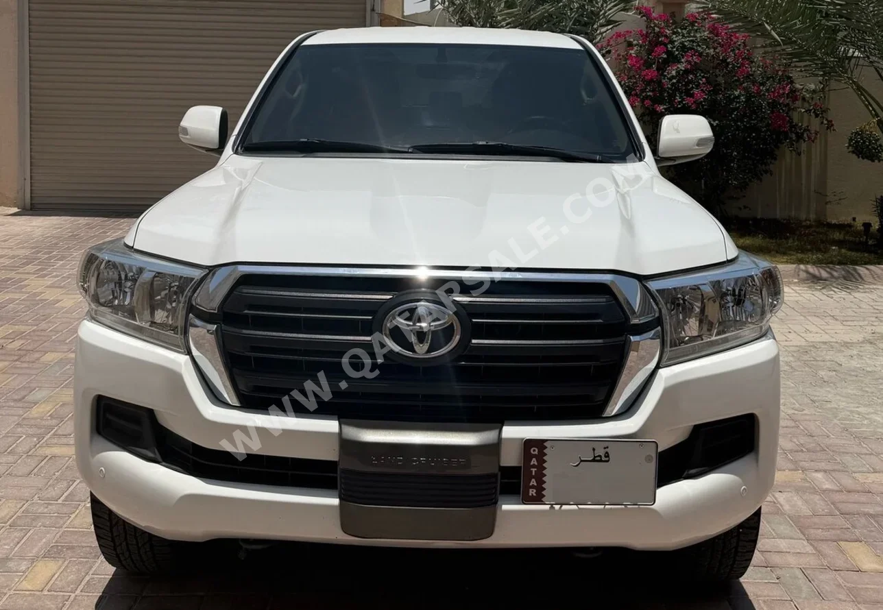 Toyota  Land Cruiser  GX  2017  Automatic  170,000 Km  6 Cylinder  Four Wheel Drive (4WD)  SUV  White