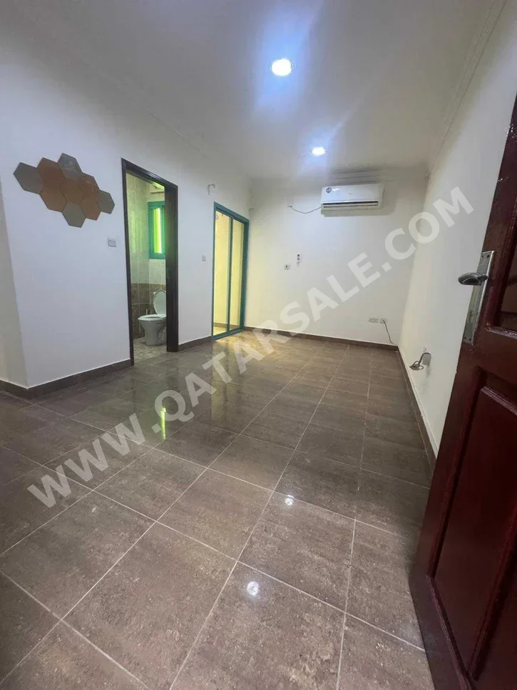 2 Bedrooms  Apartment  For Rent  in Doha -  Fereej Bin Omran  Not Furnished