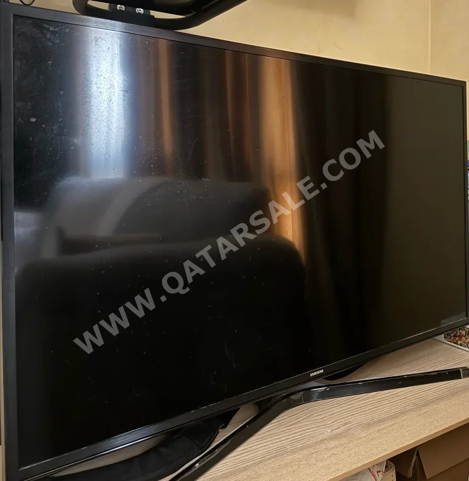 Television (TV) Samsung  - 43 Inch  - 4K or UHD  - With Sound System