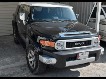 Toyota  FJ Cruiser  2022  Automatic  34,000 Km  6 Cylinder  Four Wheel Drive (4WD)  SUV  Black  With Warranty