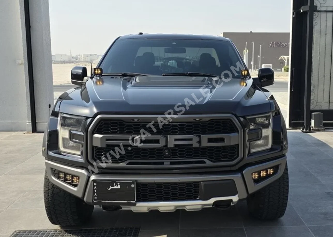 فورد  رابتر  2019  اوتوماتيك  150,000 كم  6 سلندر  دفع رباعي  بيكب  أسود