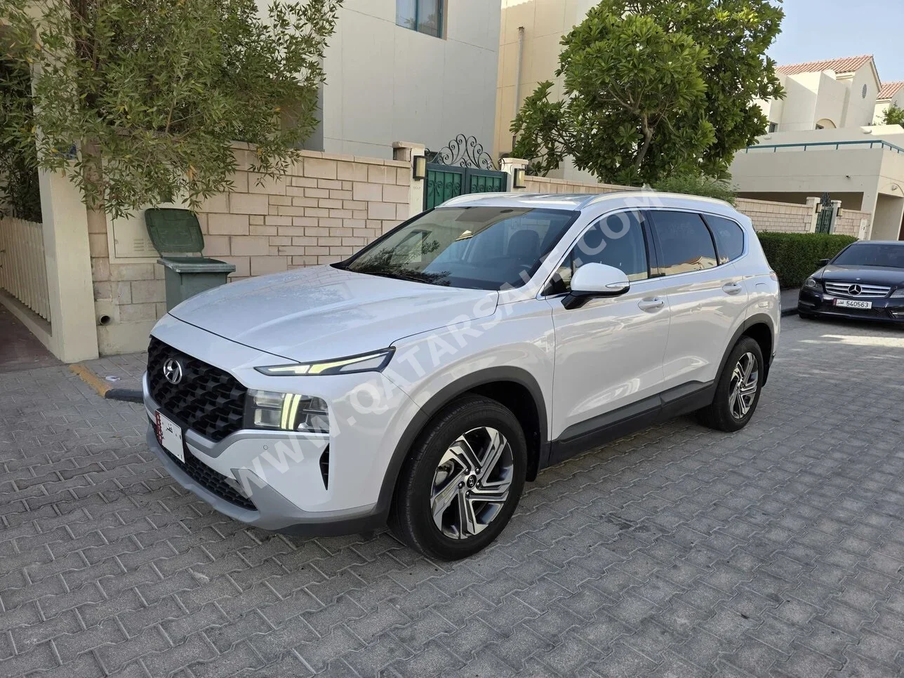 Hyundai  Santa Fe  2021  Automatic  70,000 Km  6 Cylinder  All Wheel Drive (AWD)  SUV  White  With Warranty