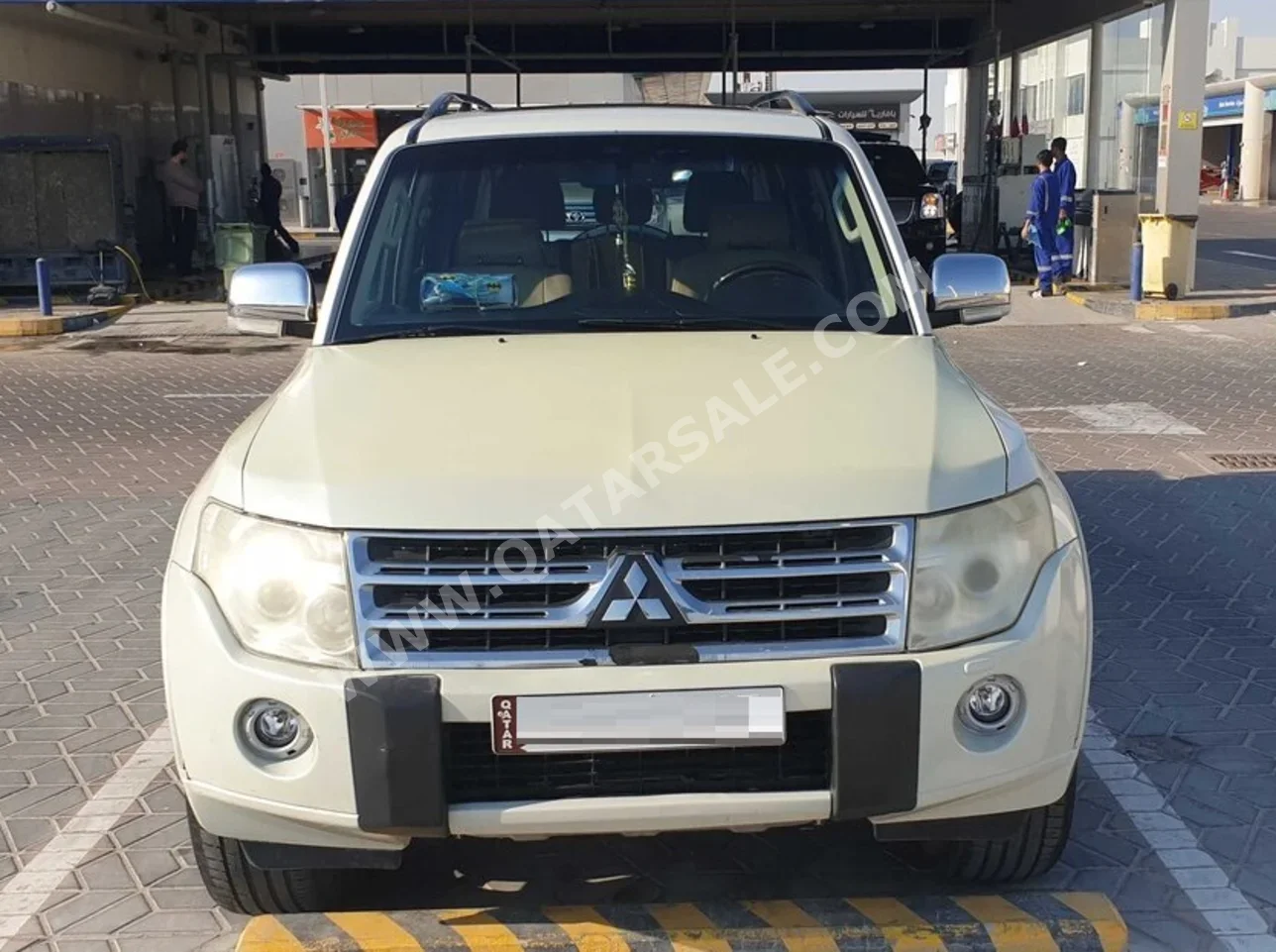 Mitsubishi  Pajero  3.8  2010  Automatic  186,400 Km  6 Cylinder  Four Wheel Drive (4WD)  SUV  White