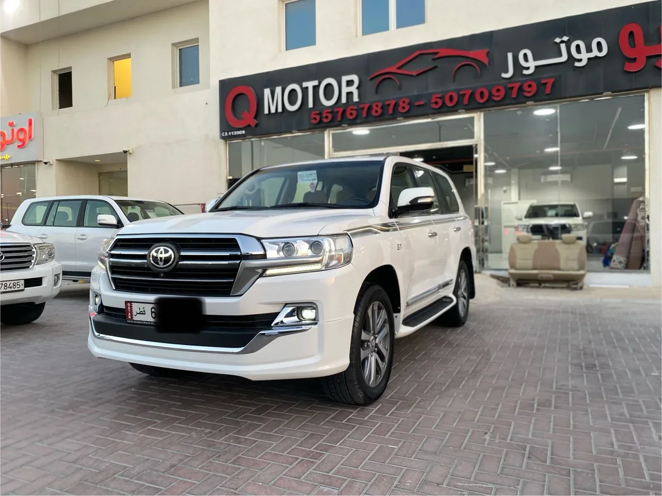 Toyota  Land Cruiser  VXR  2019  Automatic  278,000 Km  8 Cylinder  Four Wheel Drive (4WD)  SUV  White