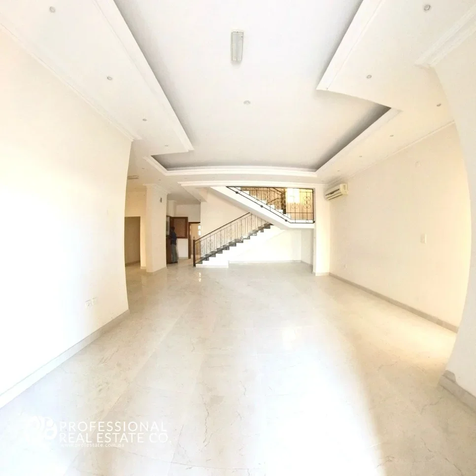 Commercial  - Not Furnished  - Doha  - Al Markhiya  - 6 Bedrooms