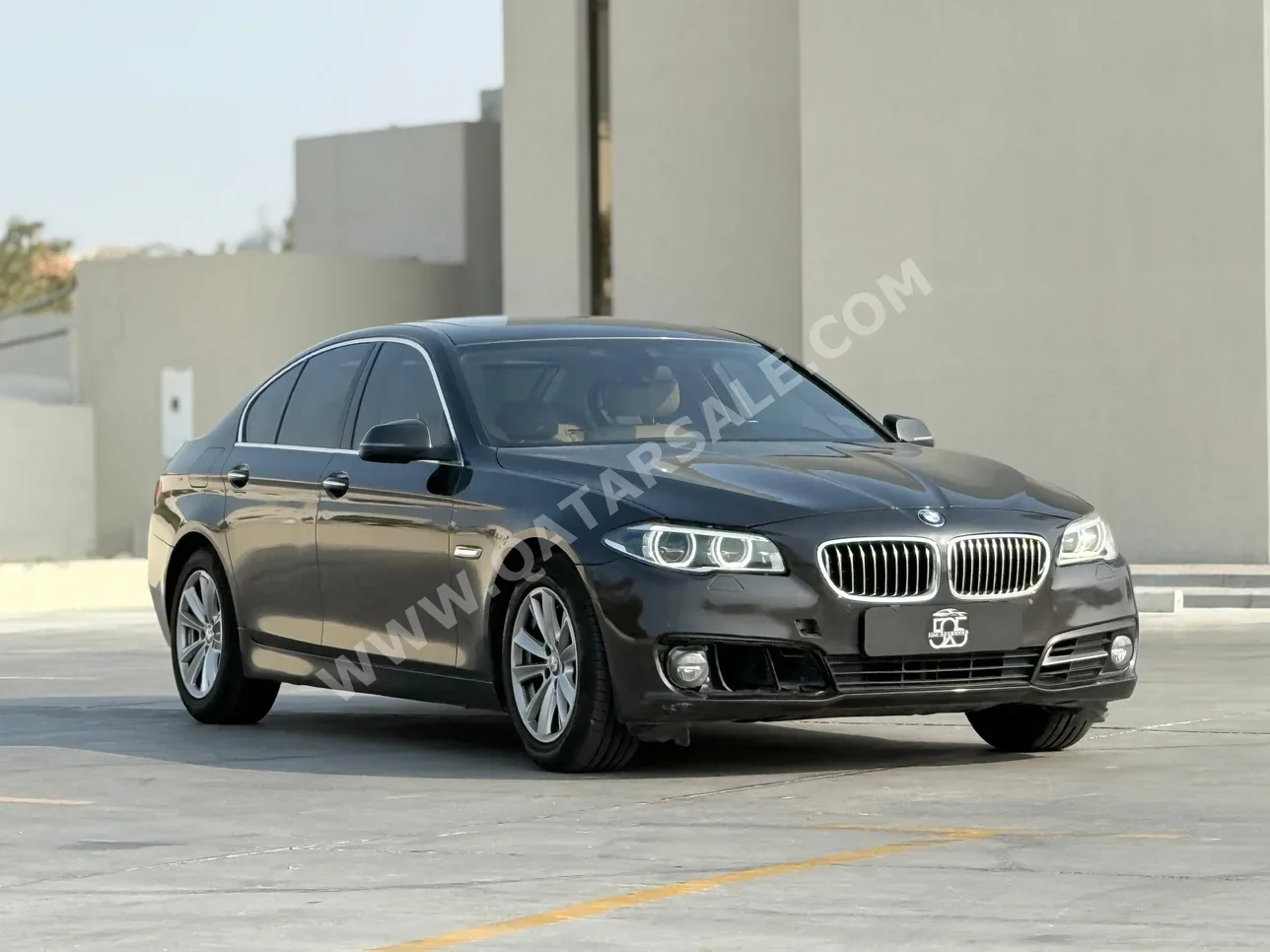 BMW  5-Series  520i  2016  Automatic  124,000 Km  6 Cylinder  Rear Wheel Drive (RWD)  Sedan  Gray