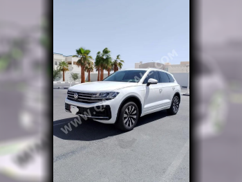 Volkswagen  Touareg  2024  Automatic  300 Km  6 Cylinder  All Wheel Drive (AWD)  SUV  White  With Warranty