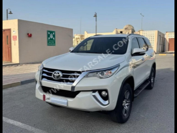 Toyota  Fortuner  2016  Automatic  218,000 Km  4 Cylinder  Four Wheel Drive (4WD)  SUV  Pearl