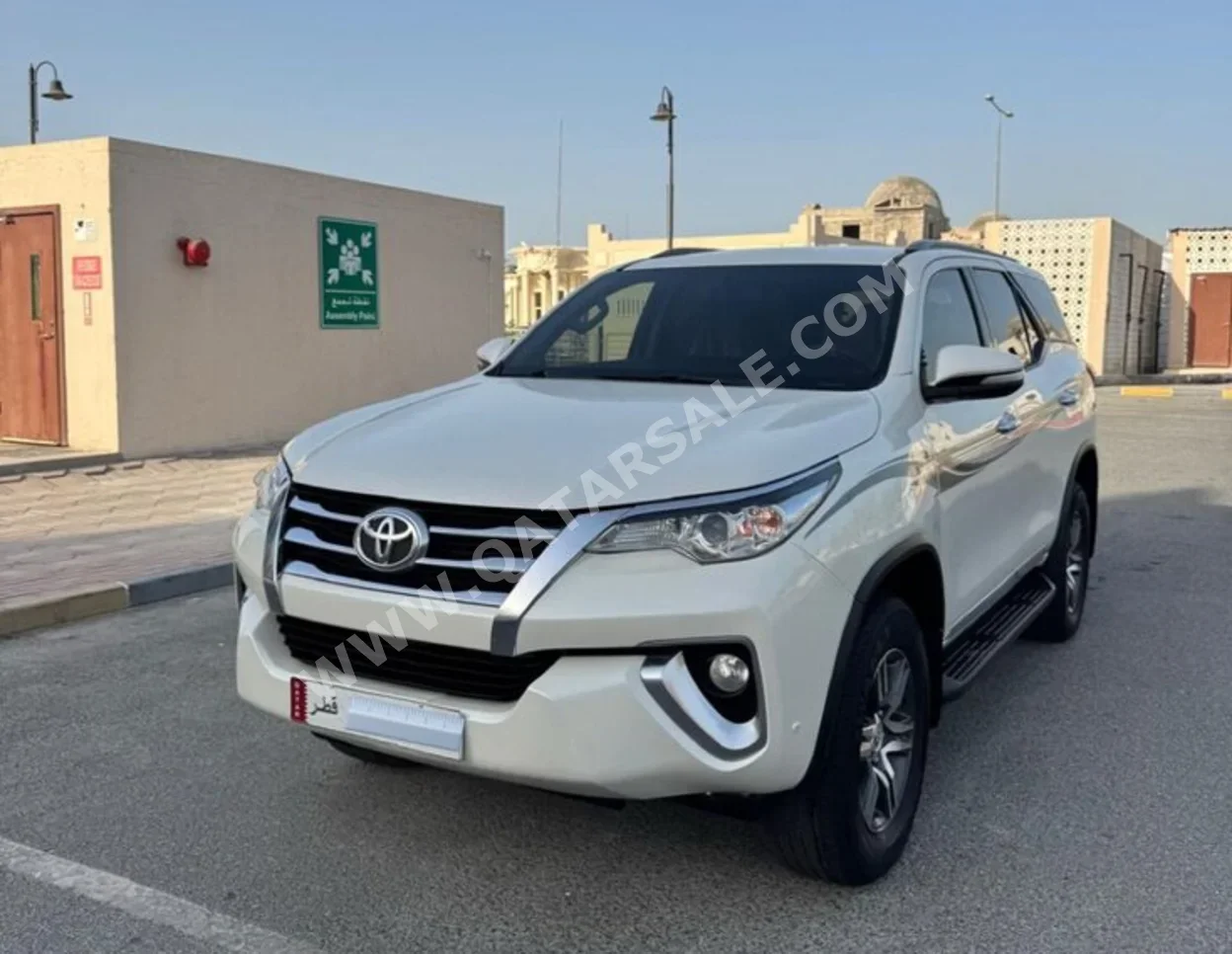 Toyota  Fortuner  2016  Automatic  218,000 Km  4 Cylinder  Four Wheel Drive (4WD)  SUV  Pearl