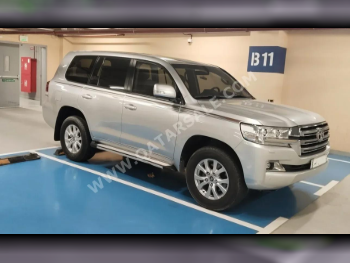Toyota  Land Cruiser  GXR  2018  Automatic  201,000 Km  8 Cylinder  Four Wheel Drive (4WD)  SUV  Silver