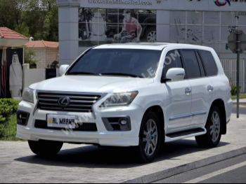 Lexus  LX  570 S  2014  Automatic  260,000 Km  8 Cylinder  Four Wheel Drive (4WD)  SUV  White