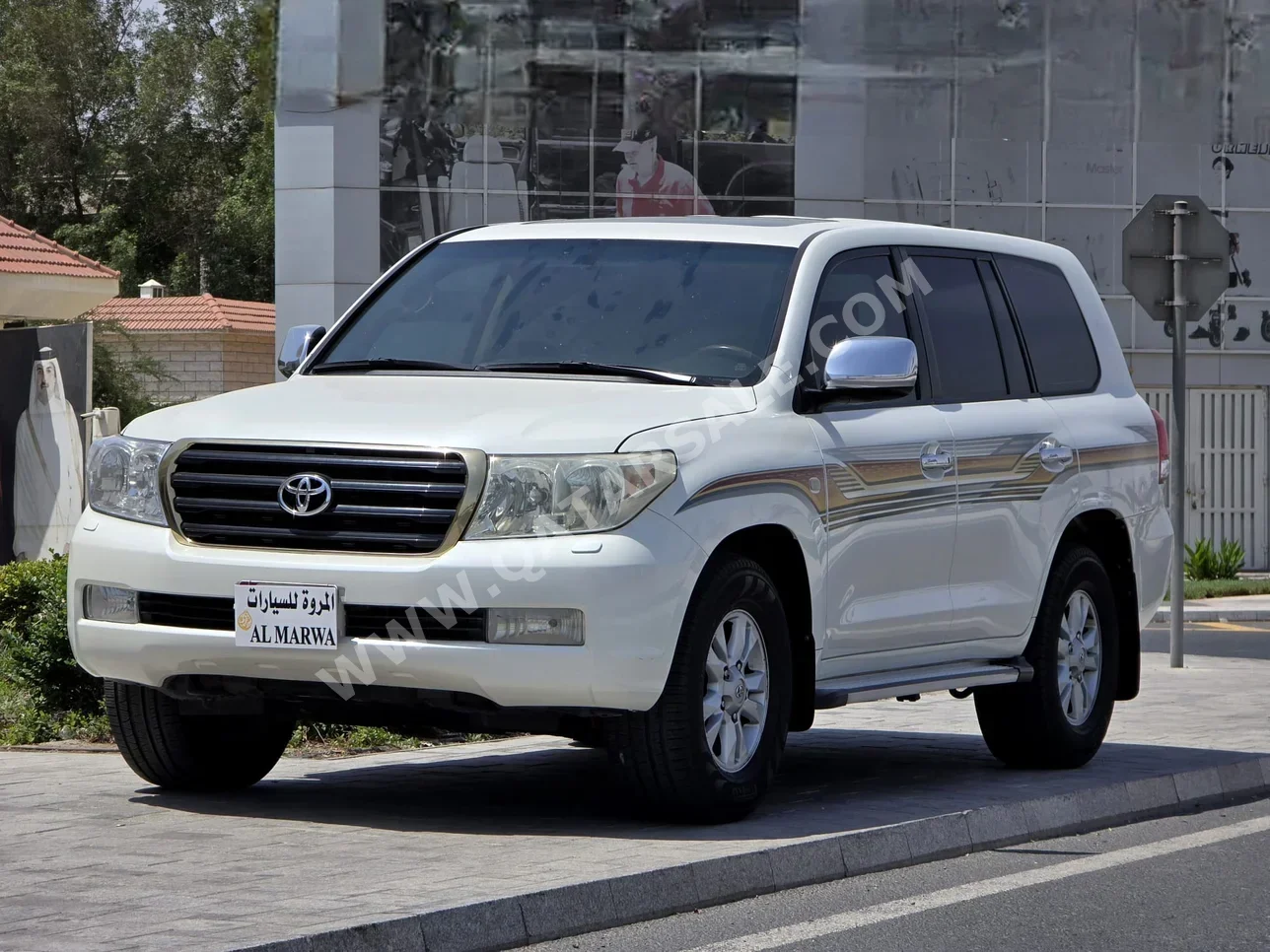 Toyota  Land Cruiser  GXR  2009  Automatic  280,000 Km  6 Cylinder  Four Wheel Drive (4WD)  SUV  White