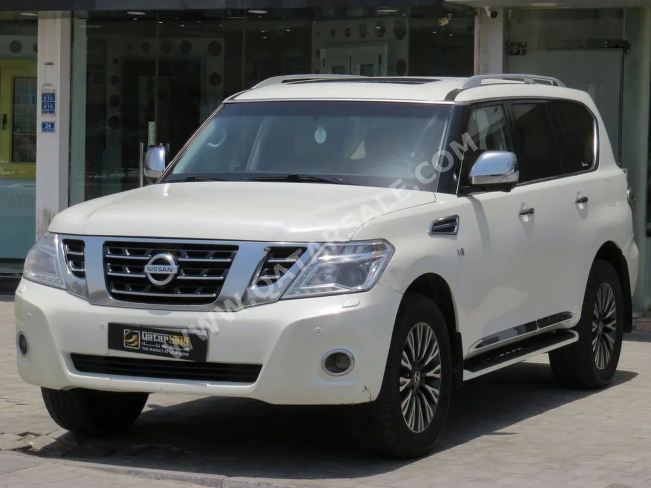 Nissan  Patrol  Platinum  2015  Automatic  290,000 Km  8 Cylinder  Four Wheel Drive (4WD)  SUV  White