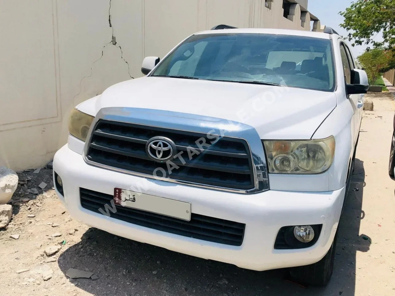 Toyota  Sequoia  2013  Automatic  398,000 Km  8 Cylinder  Four Wheel Drive (4WD)  SUV  White