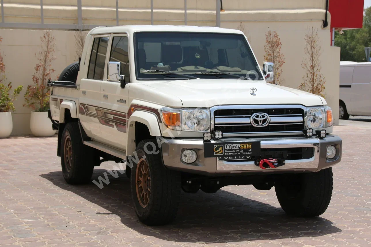 Toyota  Land Cruiser  LX  2018  Manual  100,000 Km  6 Cylinder  Four Wheel Drive (4WD)  Pick Up  White