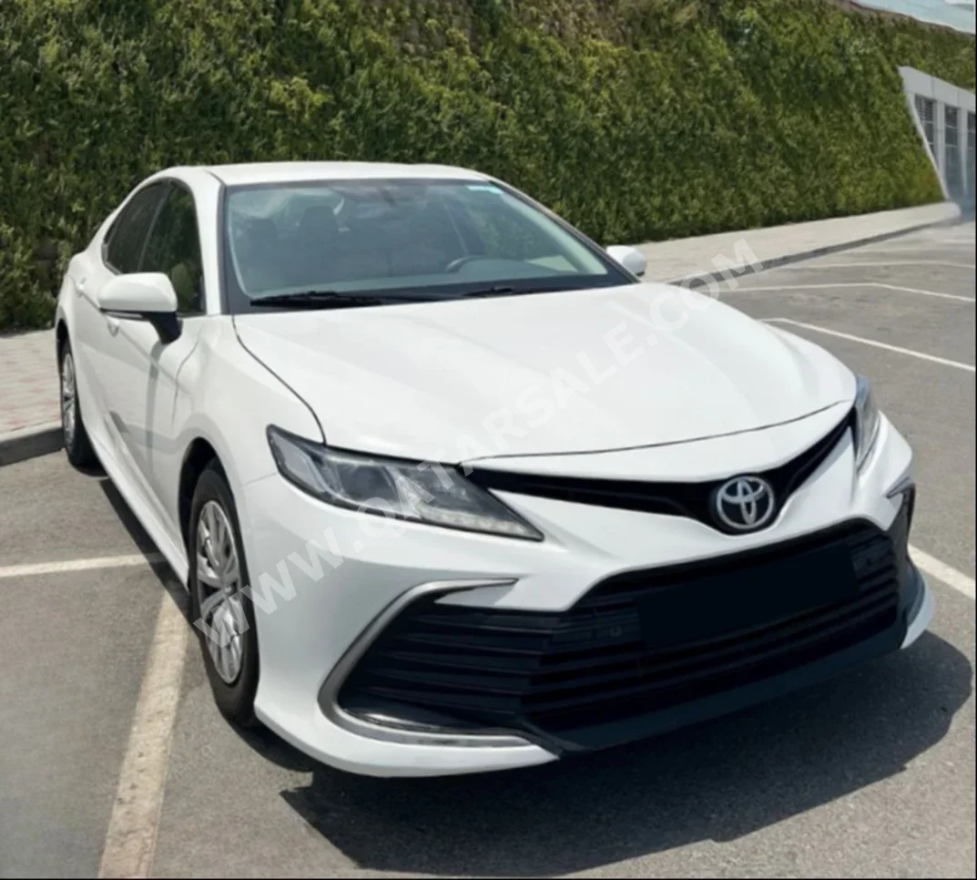 Toyota  Camry  LE  2018  Automatic  220,000 Km  4 Cylinder  Front Wheel Drive (FWD)  Sedan  White