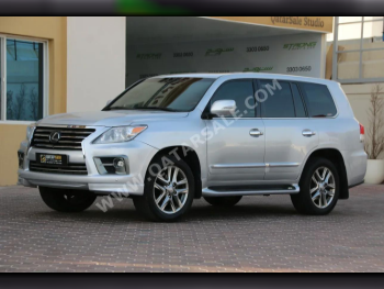 Lexus  LX  570  2015  Automatic  240,000 Km  8 Cylinder  Four Wheel Drive (4WD)  SUV  Gray