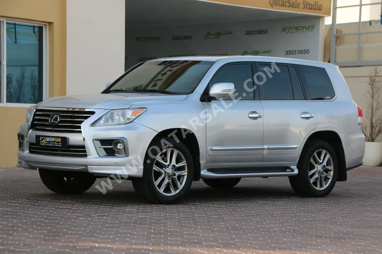 Lexus  LX  570  2015  Automatic  240,000 Km  8 Cylinder  Four Wheel Drive (4WD)  SUV  Gray