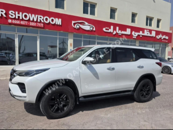 Toyota  Fortuner  2023  Automatic  18,000 Km  4 Cylinder  Four Wheel Drive (4WD)  SUV  White