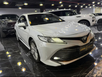 Toyota  Camry  Limited  2019  Automatic  168,000 Km  6 Cylinder  Front Wheel Drive (FWD)  Sedan  White