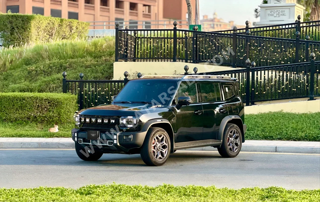 Jetour  T2  Luxury Plus  2025  Automatic  12,000 Km  4 Cylinder  Four Wheel Drive (4WD)  SUV  Black  With Warranty
