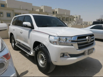 Toyota  Land Cruiser  GXR  2019  Automatic  135,000 Km  6 Cylinder  Four Wheel Drive (4WD)  SUV  White