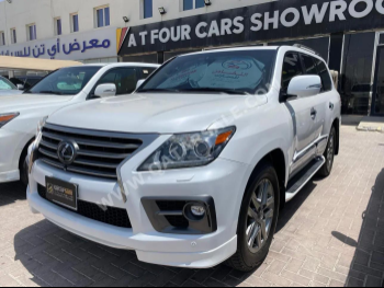 Lexus  LX  570  2014  Automatic  381,000 Km  8 Cylinder  Four Wheel Drive (4WD)  SUV  White
