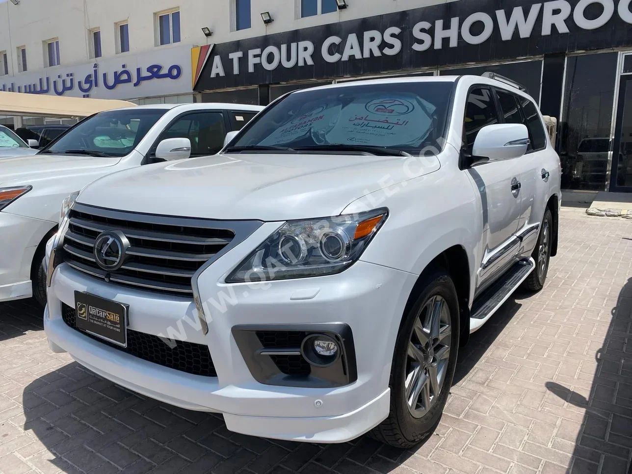 Lexus  LX  570  2014  Automatic  381,000 Km  8 Cylinder  Four Wheel Drive (4WD)  SUV  White